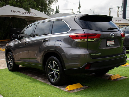 Imagen 3 de 14 de Toyota Highlander Le 2018
