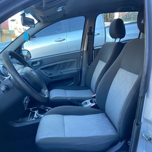 Ford Fiesta 1.6 MPI CLASS SEDAN 8V FLEX 4P MANUAL