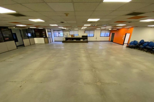 Imagen 7 de 12 de Edificio Desarrollado En Subsuelo, Planta Baja Y 2 Pisos | Reservado