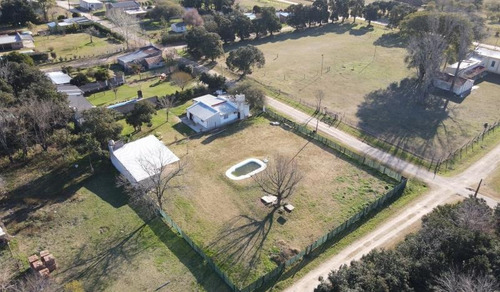 Imagen 5 de 20 de Casa Quinta Con Pileta En Antelo, Excelente Lote De 40x40 En Esquina (derechos Posesorios)
