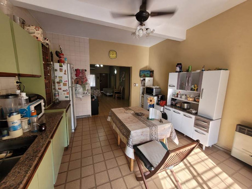 Casa En Venta En Lanus Este