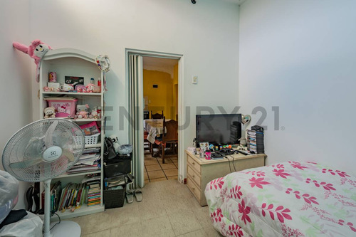 Casa De 3 Ambientes Con Jardín, Patio Y Terraza Lote Propio En Sarandí