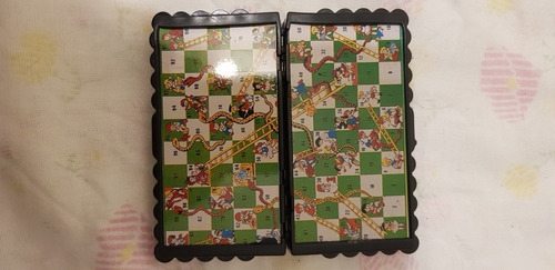 Mini Juego Mesa Con Dado Y Fichas Largo 8.5cm Ancho 4.5c (Usado)