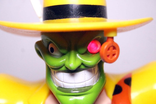 Boneco O Máskara Twistin Action + Milo Animated Series 35cm (Usado)