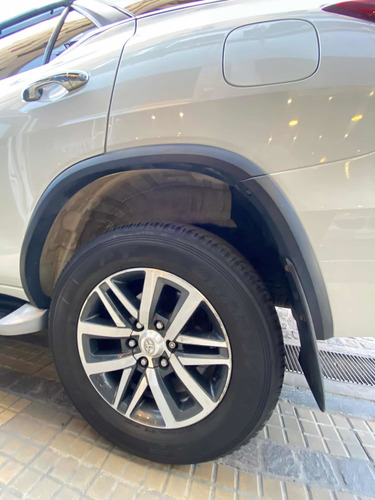 Imagen 13 de 25 de Toyota Sw4 2018 2.8 Srx 177cv 4x4 7as At Automatica Lucsc
