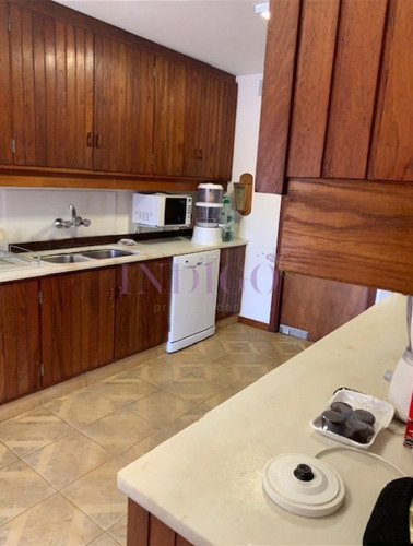 Imagen 16 de 30 de Amplia Casa En Zona Cantegril, 4 Dormitorios Con Dependencia, Piscina Y Parillero.