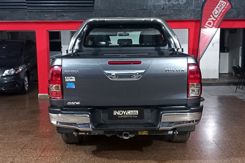 Imagen 7 de 13 de Toyota Hilux Dc Sr 4x4 2.8 6 Mt 2017