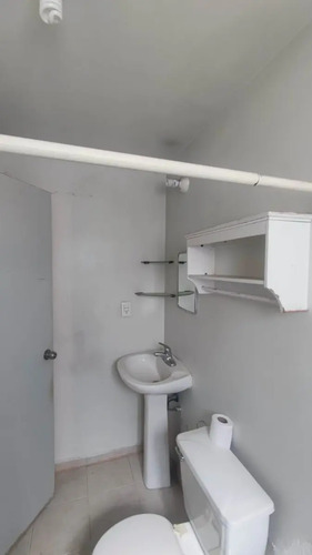 Hermosa Casa En Tres Niveles Con Buena Ubicación Se Aceptán Créditos