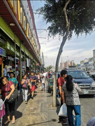 Se Vende Una Tienda-stand En El Centro De Lima Av Grau 