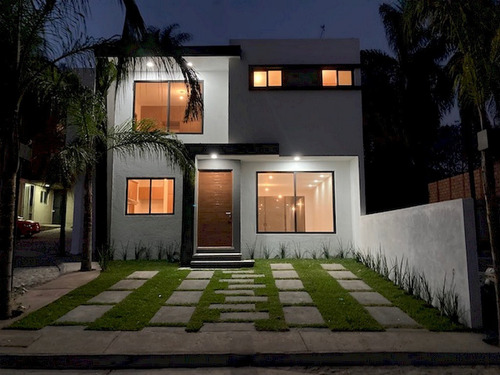 Casa Minimalista Nueva En Venta En Lomas De La Selva, Cuernavaca Morelos.