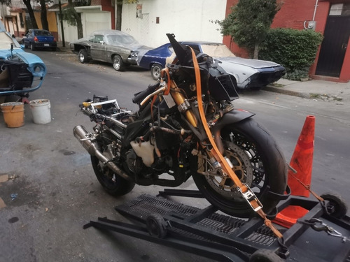 Imagen 1 de 3 de Aprillia Factory R