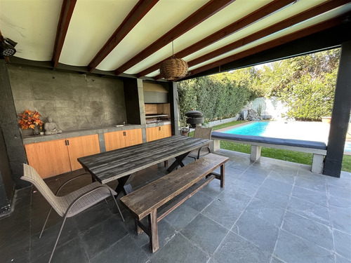 Casa En Venta De 7 Dorm, 2 Suite ,4 B ,en Lo Barnechea