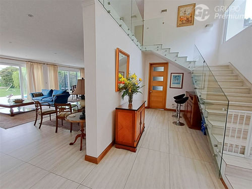 Casa En Venta Av. Bosques De Montemar En Concón
