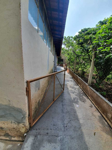 Linda Chácara C/ 1.950 M² Sendo 210m² Área Construída