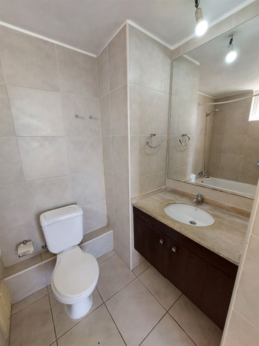 Depto En Arriendo De 2 Dorm 2 Baños. Lomas San Andres