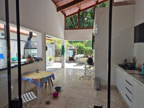 Linda Casa! Com 3 Quartos Suites À Venda, 200 Metros Quadrados