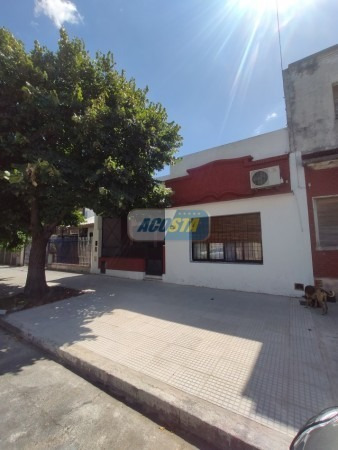 Casa De 4 Ambientes, Lote Propio, Con Patio Y Terraza, A Mts Av Los Corrales