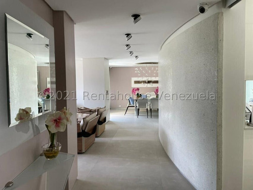 Espectacular Y Lujoso Apartamento Amoblado En Las Mercedes. #25-4805