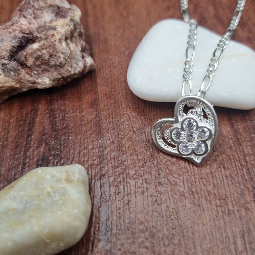 Plata Dije Corazón Con Flor Medalla Y Cadena Collar + Color Plateado