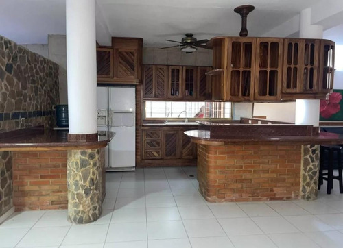 Casa En Venta En Las Delicias, Amplia Y Comoda - Urb, Barrio Sucre 