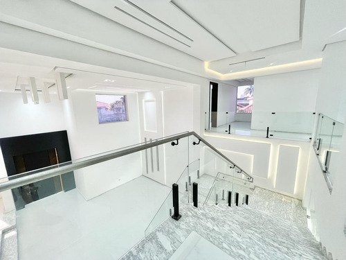 Villa Moderna A Estrenar