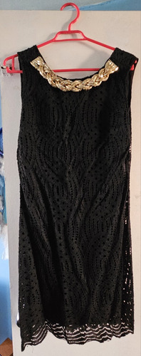 Vestido Negro Con Detalle Dorado 