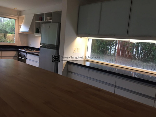 Moderna Casa En Pinares, Ubicada A 3 Cuadras Del Mar- Ref: 1329