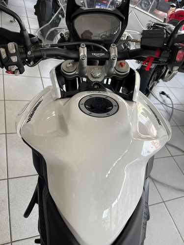 Imagem 3 de 12 de Triumph Tiger 800 Xcx