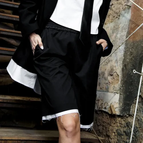 Bermuda Sastre Oversize Con Detalles Camiseros Color Negro