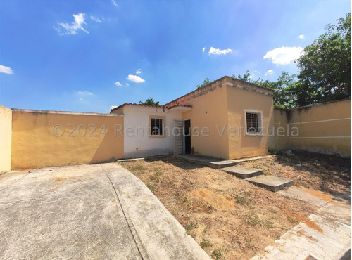 Monica Carrasquel Vende, Casa En Venta En La Montanita, Cabudare - Cod 2 4 1 6 3 6 1 