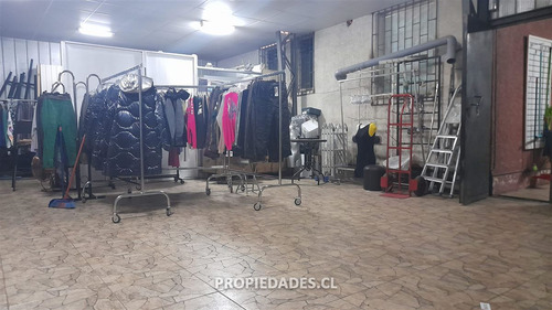 Local Comercial En Venta En Ñuñoa / Emilio Vaisse