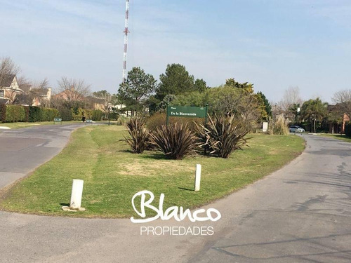 Muy Linda Casa A La Venta En El Barrio La Lomada - Pilar