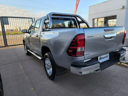 Imagen 5 de 10 de Toyota Hilux Sr 4x4
