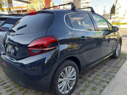 Peugeot 208 Allure Pack 1.2 Puretech Manual 2021 Demo