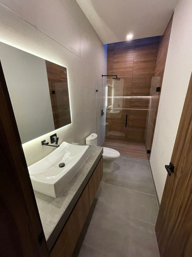 En Venta Casa En La Condesa Juriquilla, 4ta Recamara En Pb, Estudio Jardín..