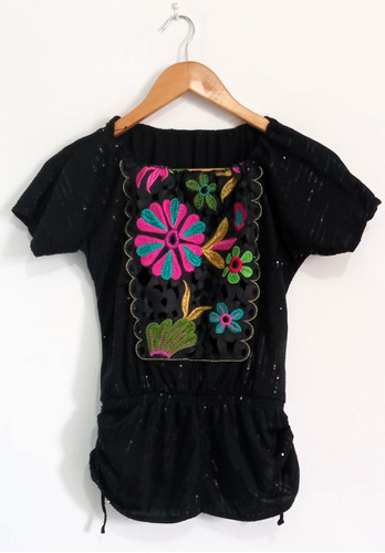 Blusa Negra Con Flores Tipo Bordado Talla S