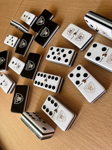 Domino Raiders Ingles + Cubilete Liso + Dados De Poker Cuban