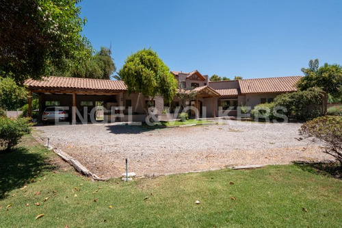 Casa Chilena, Excelente En Condominio