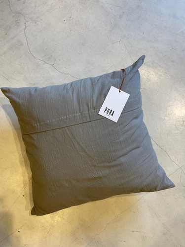 Imagen 2 de 2 de Almohadon Tussor Gris Oscuro 50cm X 50cm