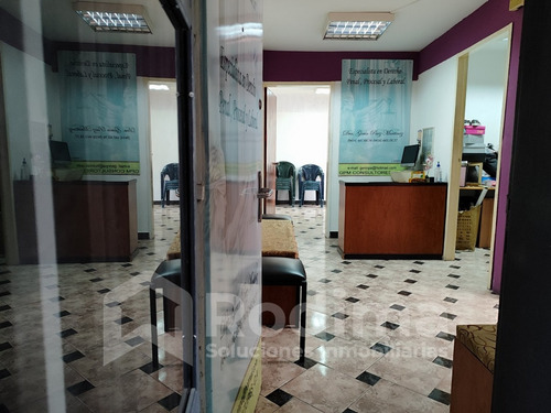 Oficina En Alquiler - Piso 5, Torre Capitolio, Calicanto, Maracay