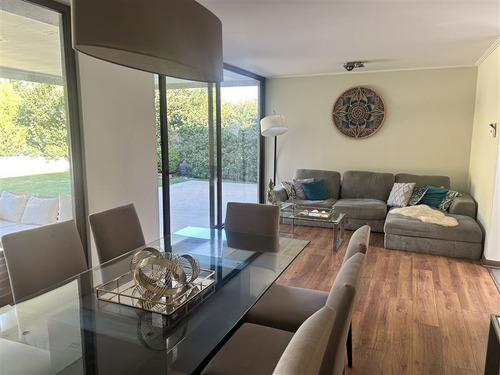 Casa En Venta De 4 Dorm+ Estar + Piscina En Chamiser