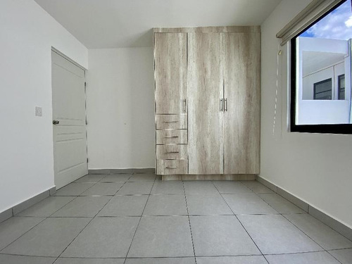 Imagen 15 de 21 de Apártala Antes De Que Te La Ganen! Casa En Renta En Zakia