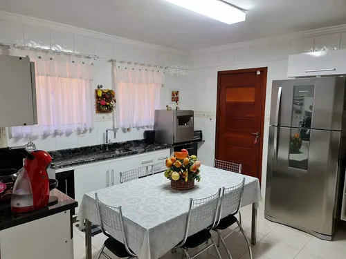 Lindo Sobrado Localizado Em Rua Particular (sem Saída).