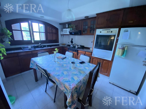 Imagen 5 de 21 de Venta Casa 4 Ambientes Con Jardín, Cochera Y Gran Fondo Libre Con Piscina En Don Bosco (30204)