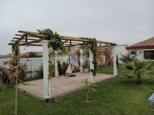 Casa En Venta De 4 Dorm. En Maipú