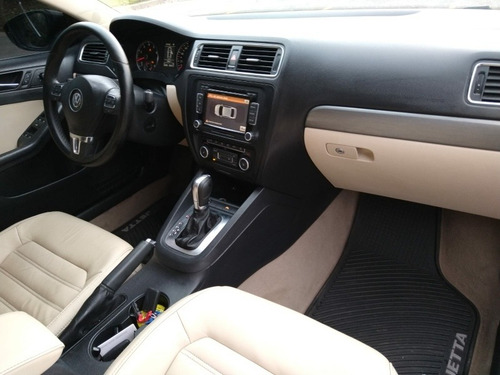 Imagen 8 de 11 de Volkswagen Vento 2.0 T Fsi Sportline Dsg 2011