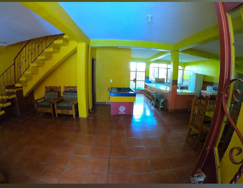 Casa 6 Recámaras Cancha Y Alberca Climatizada