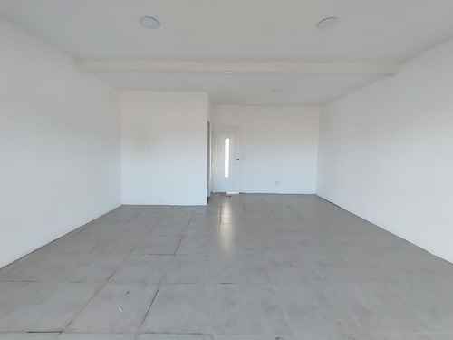 Imagen 3 de 6 de Galpon Con Local Al Frente En Venta