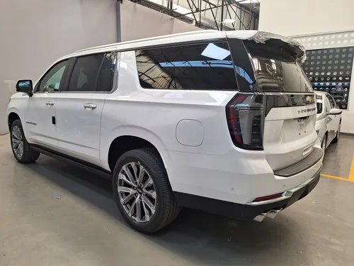 Chevrolet Suburban 6.2 V8 High Country At