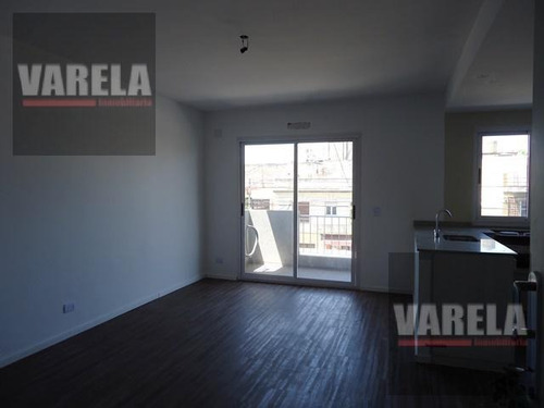 2 Amb. C/balcón Al Frente. A Nuevo. Bajas Expensas: Av. Cobo 555 Oportunidad!!